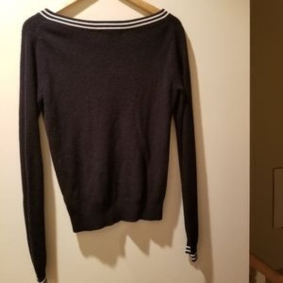 REFER TO NEW POSTING - UNIQLO V-NECK NAVY SWEATER CASUAL BASIC SCHOOL - Picture 3 of 4